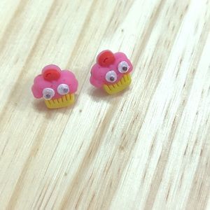 Cute 🌸 earrings